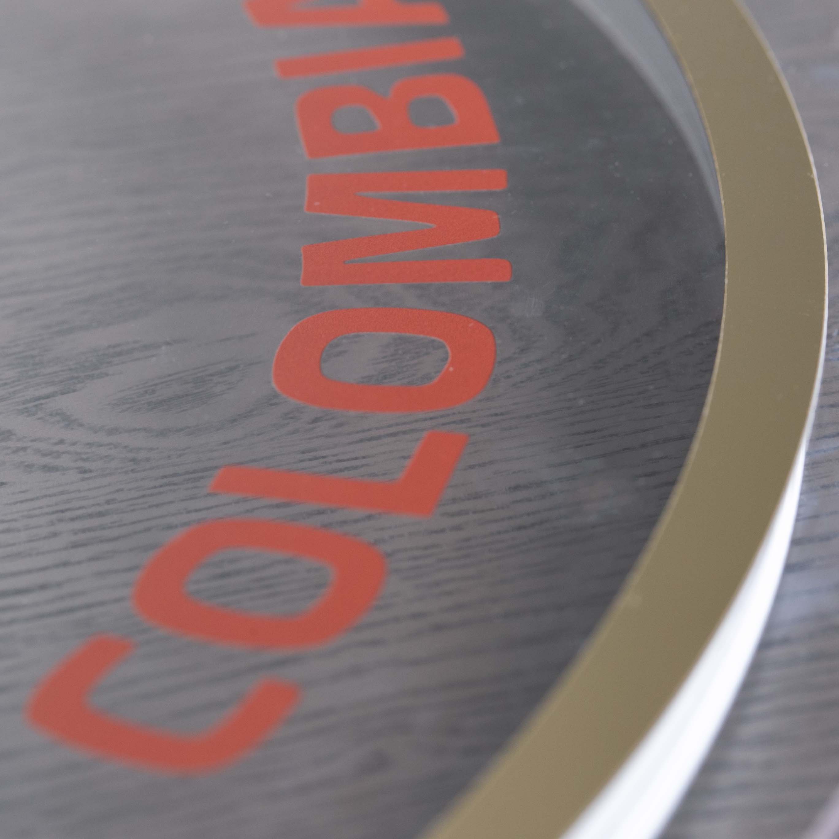 Graphique imprimé en couleur combiné à une enseigne lumineuse LED